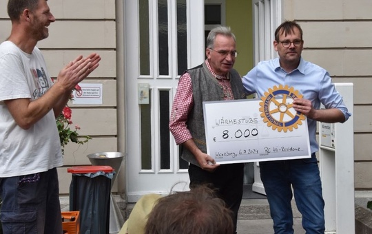 Rotary Club übergibt Spende an Würzburger Wärmestube