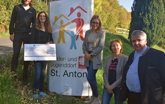 „CariCafé“-Spende für das Kinder- und Jugenddorf Sankt Anton